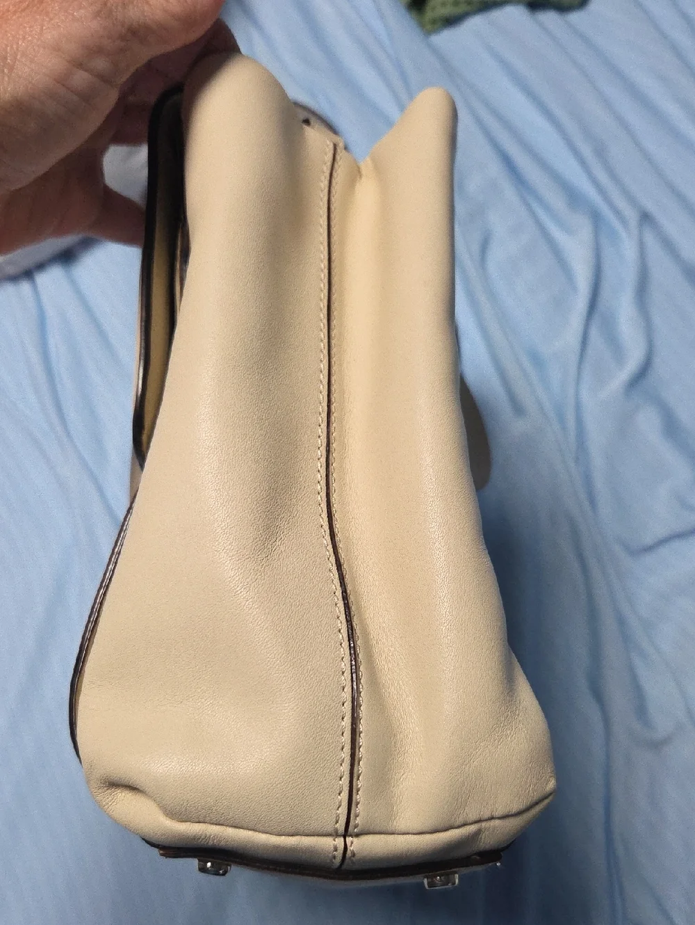 Kate Spade Ivory Bradshaw Bow Bag with Gold Accents Excellent Condition